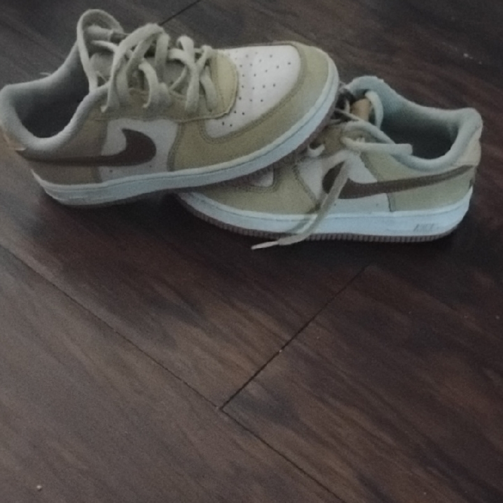 Nike Kids' Beige and White Sneakers